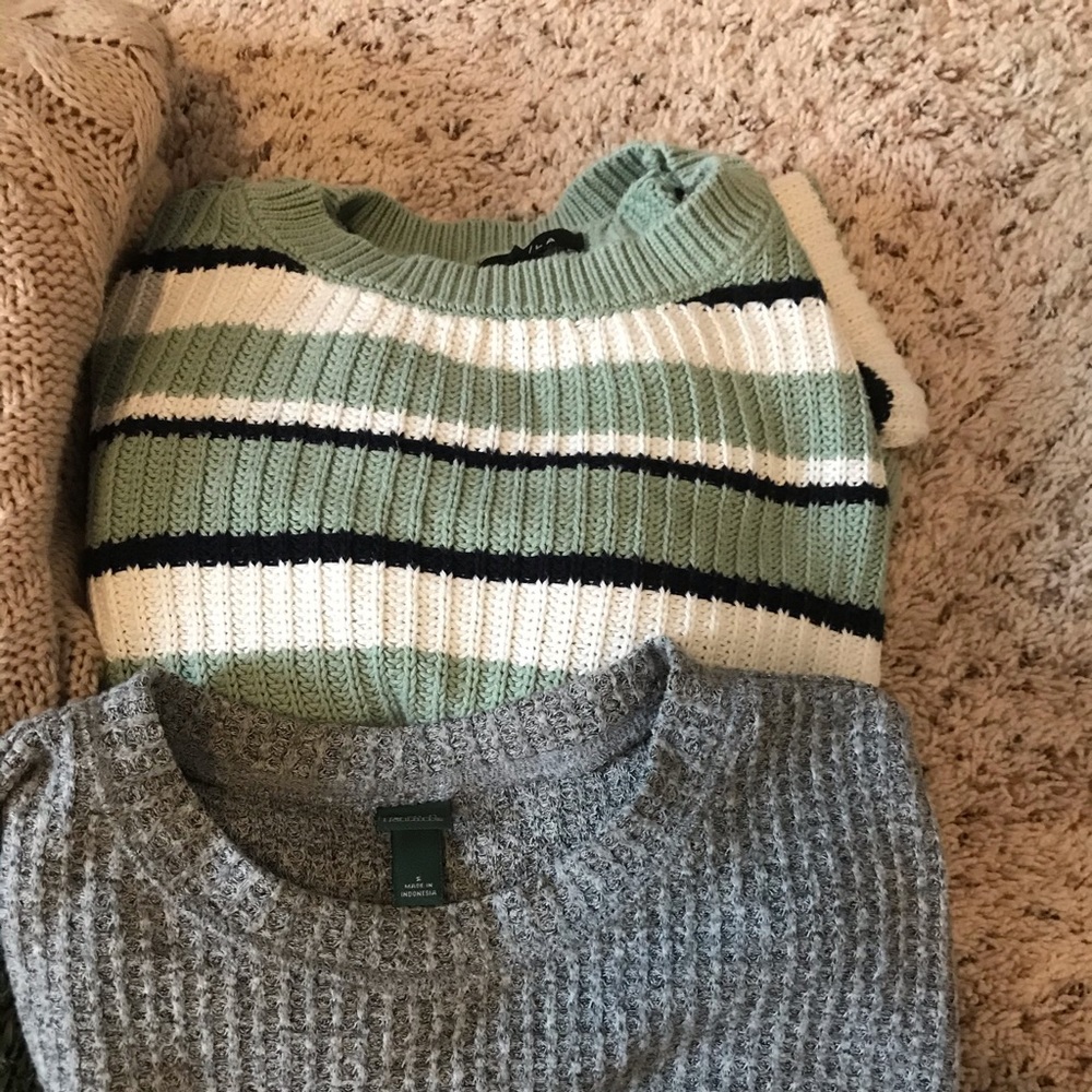 5 sweaters! - Picture 2 of 5